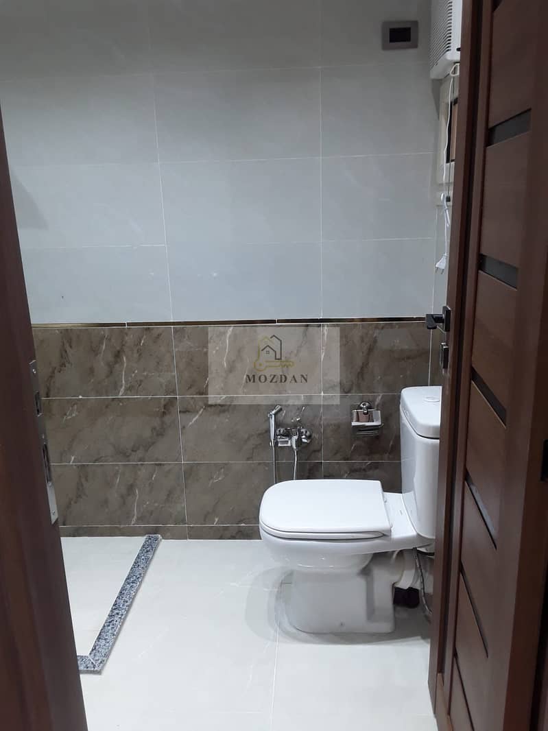 Administrative office with 3 rooms for rent, super deluxe finishing, on the main street next to Carrefour Zahraa El Maadi - Mehr