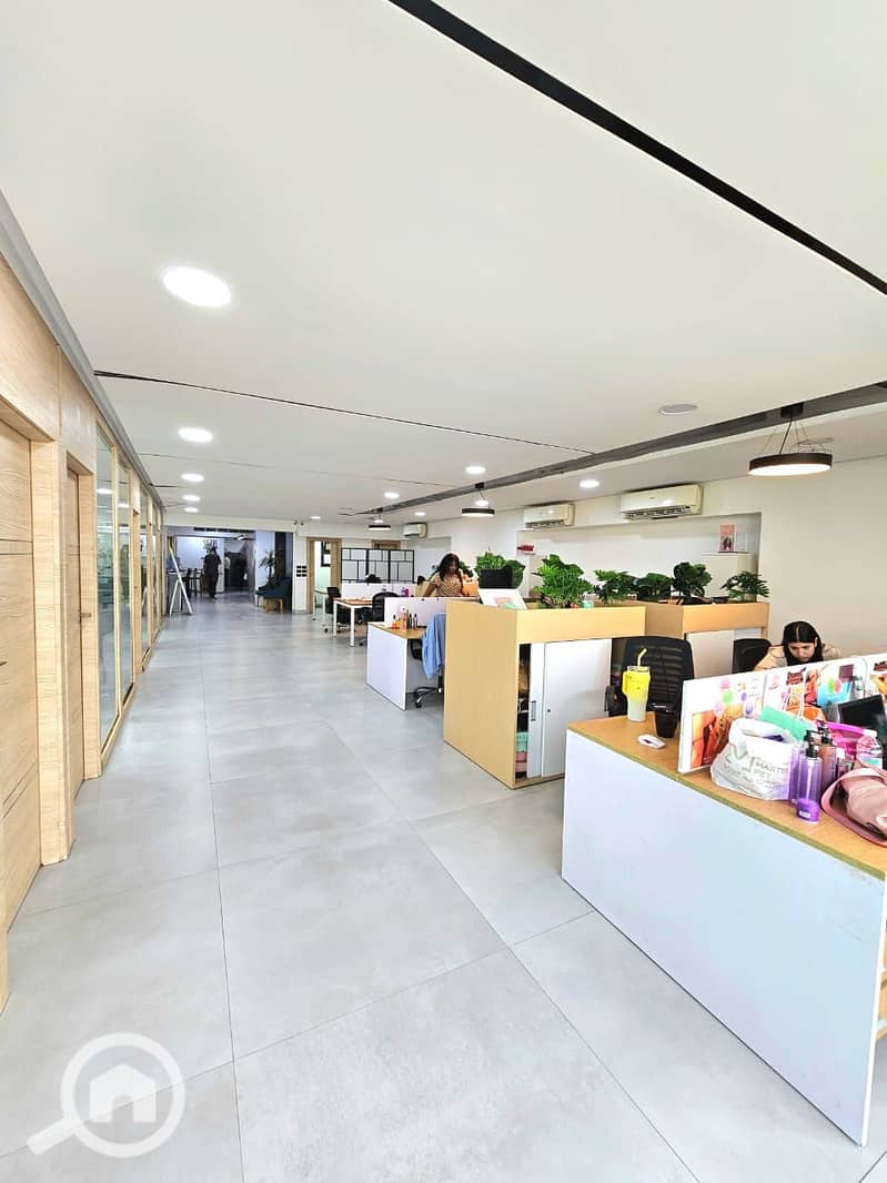 Office headquarters for rent 300m equipped for companies in Prime Location in Maadi - Więcej