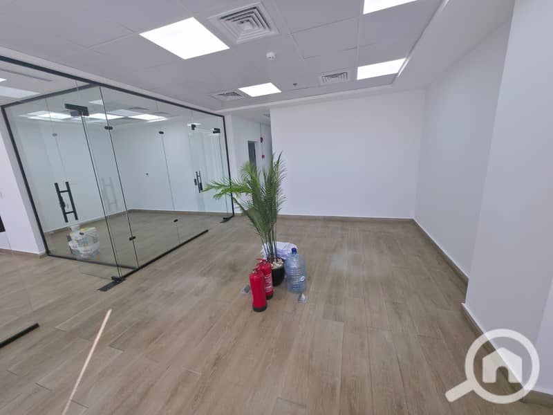 Office for rent 96m, air-conditioned, prime location in CFC/New Cairo - Więcej