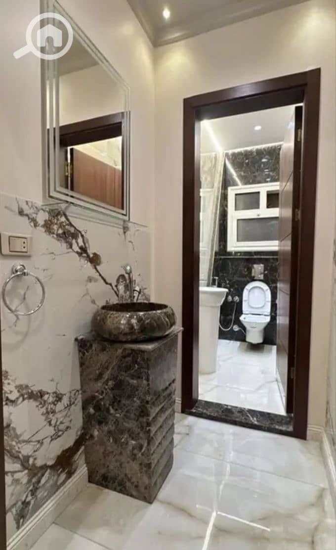 Prime Location! Ultra Super Lux Apartment for Rent in Zayed Heights Compound - Więcej