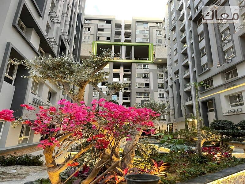 151 sqm apartment, immediate delivery on the Maadi Ring Road next to Carrefour in a residential compound, with only 50% down payment and the remaining over 4 years. - Mehr