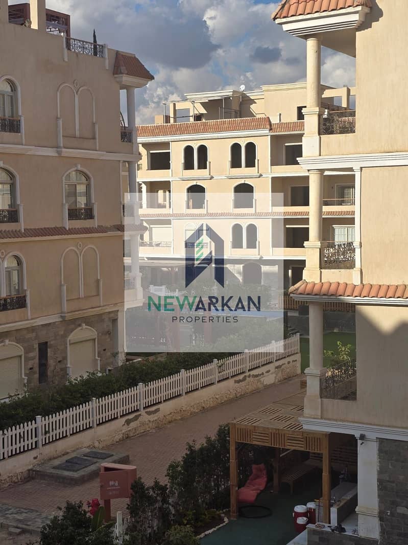 Own a 272m² duplex with a 33m² garden, ready for immediate occupancy in 6th of October City, opposite Green 5 Compound. Semi-finished, with a 35% dp – další