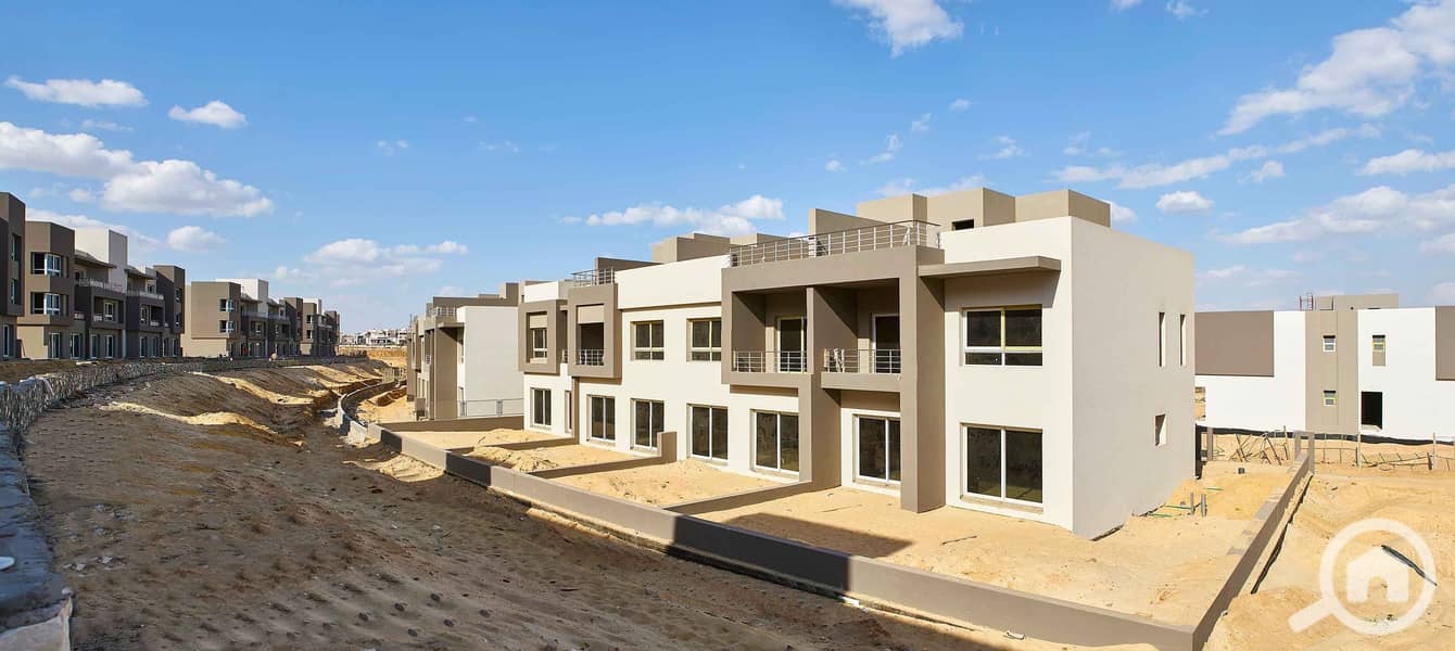 For sale: Distinctive duplex, 219 sq m with a 135 sq m garden, in Etapa Compound, City Edge, Sheikh Zayed . - Więcej