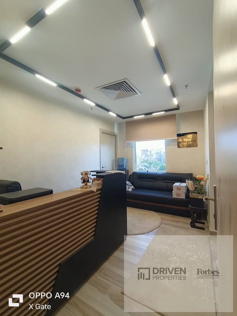 Fully Finished Office with ACs for Rent in Centrada Plaza Juhaina Square 6th of October Sheikh Zayed - Widok 3
