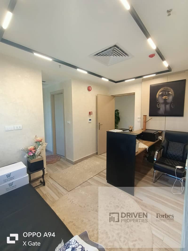 Fully Finished Office with ACs for Rent in Centrada Plaza Juhaina Square 6th of October Sheikh Zayed - Widok 6