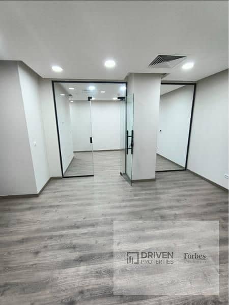Plaza View Fully Finished With ACs Office for Rent in Trivium Mall Sheikh Zayed Park St Capital Business Arkan - Ansicht 5