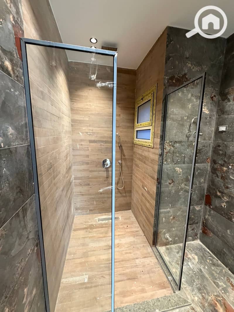 Premium finished Apartment For Sale in District 13 – Sheikh Zayed Prime Location with an Open View Over El Yasmeen Area - Ready to move - Aanzicht 5