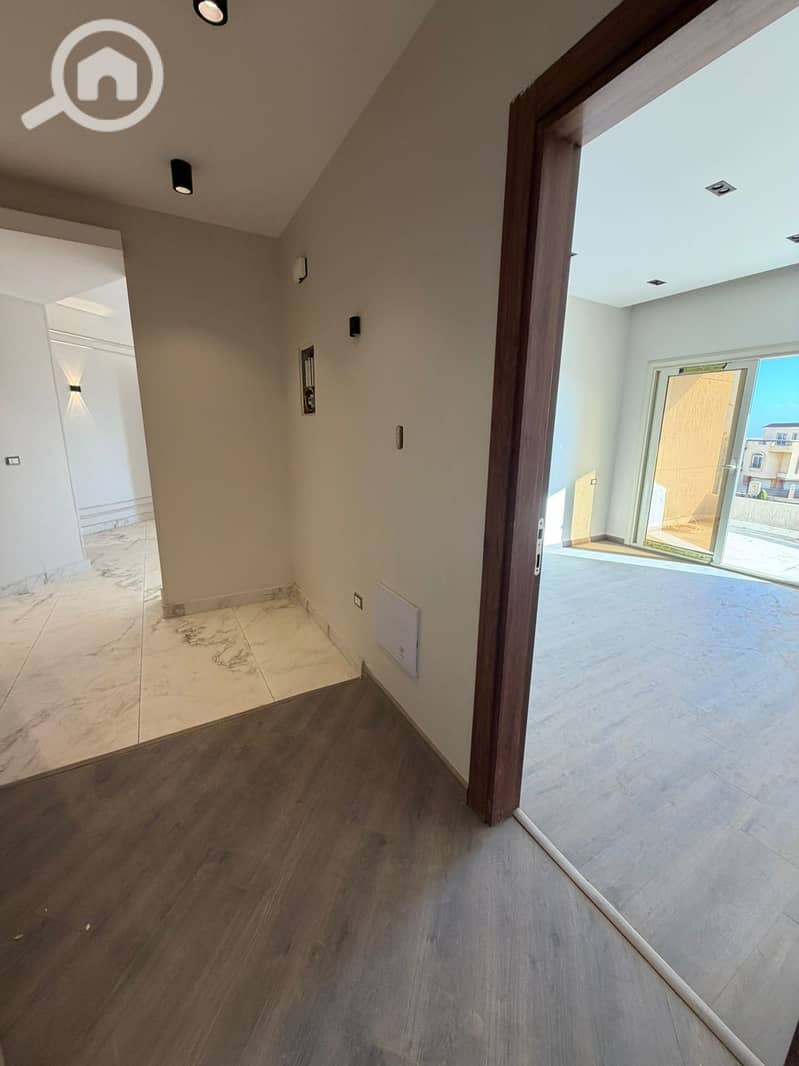 Premium finished Apartment For Sale in District 13 – Sheikh Zayed Prime Location with an Open View Over El Yasmeen Area - Ready to move - Aanzicht 6