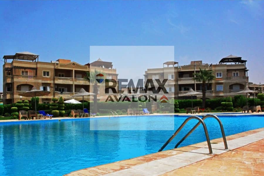 Own Your Summer Home Now – Elegant Townhouse with Pool & Landscape View - Widok 2