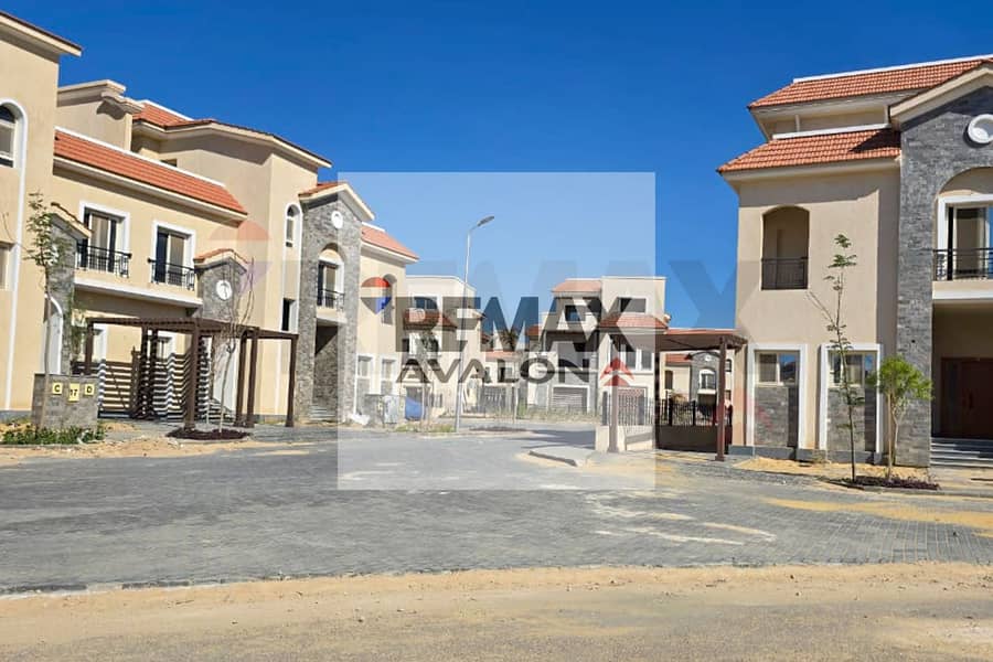 Immediate receipt of a townhouse for sale in Suwari with a swimming pool and elevator - Więcej