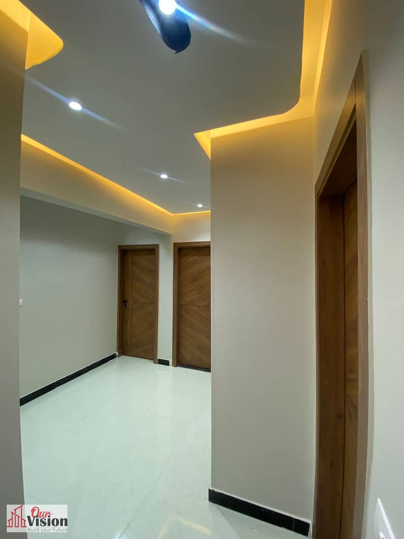 For sale in Sheikh Zayed, District 16, Neighborhood 2, a fourth floor apartment with luxurious finishing, 220 square meters, 3 rooms including a master bedroom, 2 bathrooms, modern finishing, first occupancy, reconciled property with Form 8, there is an elevator. - Ansicht 3