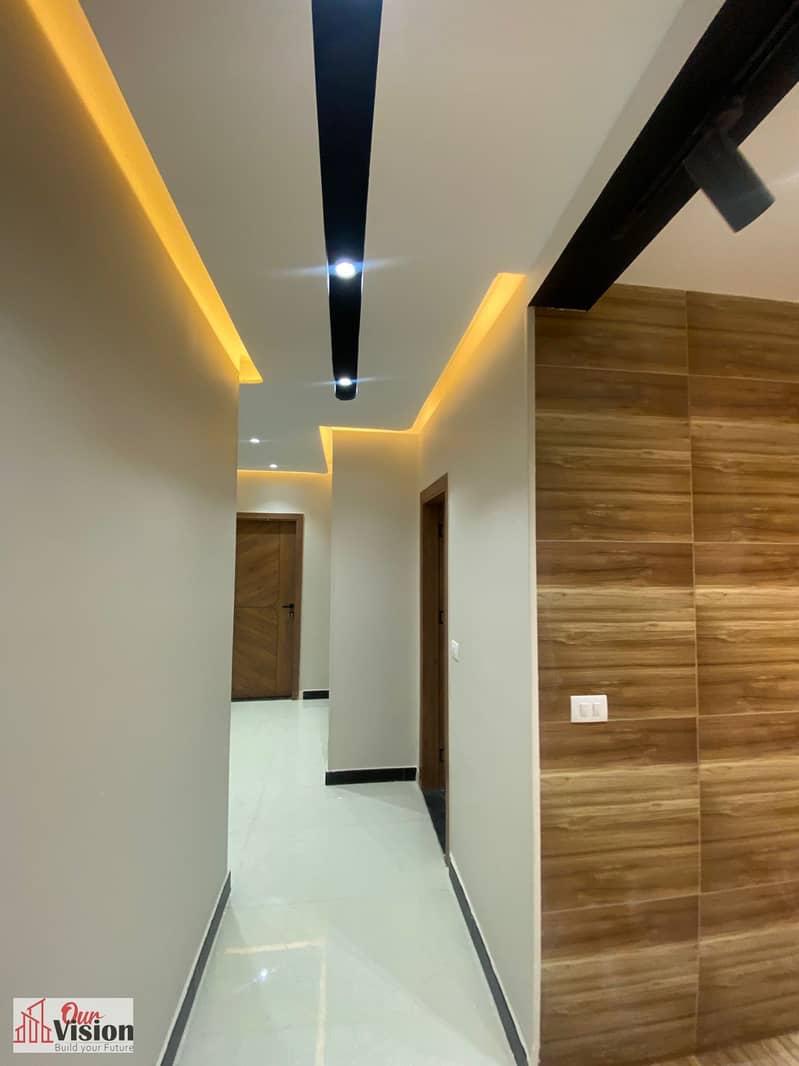 For sale in Sheikh Zayed, District 16, Neighborhood 2, a fourth floor apartment with luxurious finishing, 220 square meters, 3 rooms including a master bedroom, 2 bathrooms, modern finishing, first occupancy, reconciled property with Form 8, there is an elevator. - Ansicht 5
