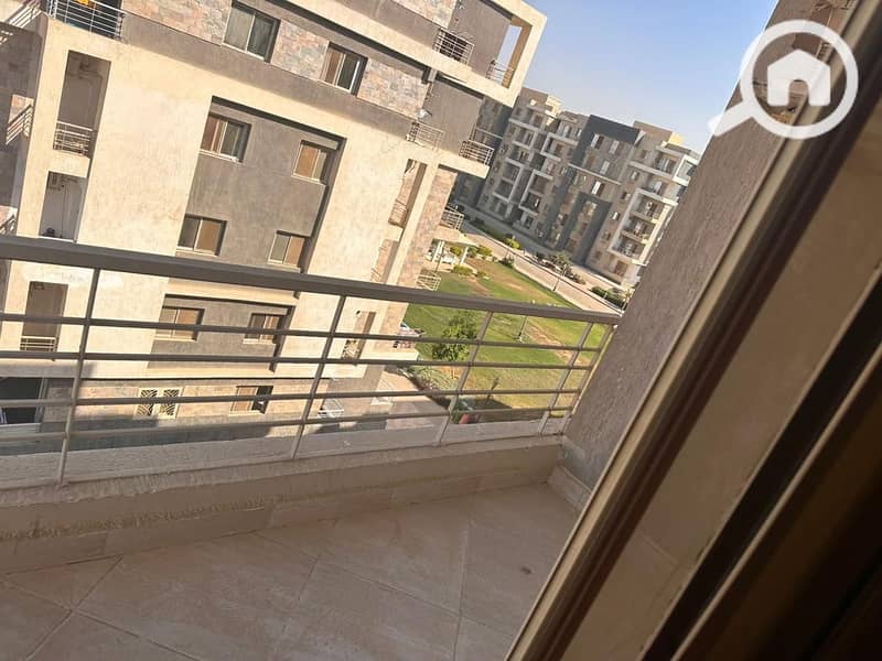 Apartment for sale in Dar Misr Al-Andalos, New Cairo, directly on the Southern 90th and in front of Hyde Park Compound, just minutes from the American University. Area: 130m, premium location. - Aanzicht 2