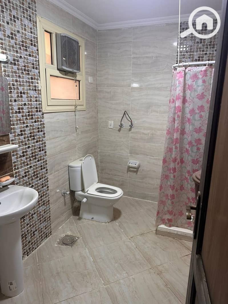 Apartment for sale in Dar Misr Al-Andalos, New Cairo, directly on the Southern 90th and in front of Hyde Park Compound, just minutes from the American University. Area: 130m, premium location. - Meer