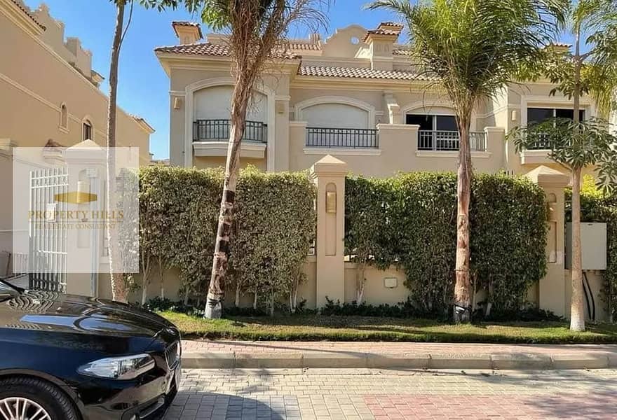 The last villa in Patio 5 East has been discounted and is ready for delivery with a very unique layout and a front view of the swimming pools. - Widok 3