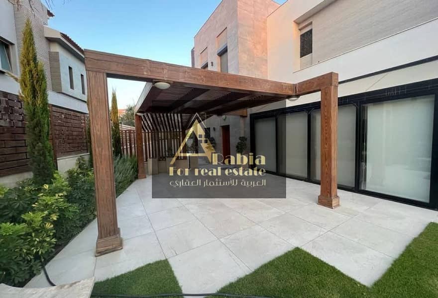 Luxury Castle for Sale with Stunning Lake View – A One-of-a-Kind Masterpiece - Ansicht 6