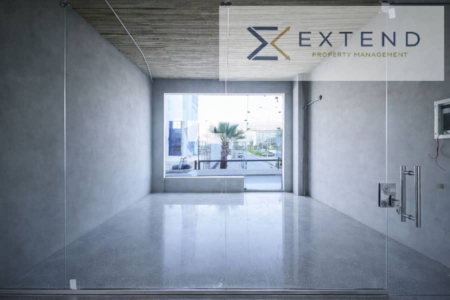 At a competitive price and with a distinctive front, a shop for rent in the heart of 6 October on the central axis, suitable for various activities and with a daily traffic density of customers inside a shopping mall. - Widok 2