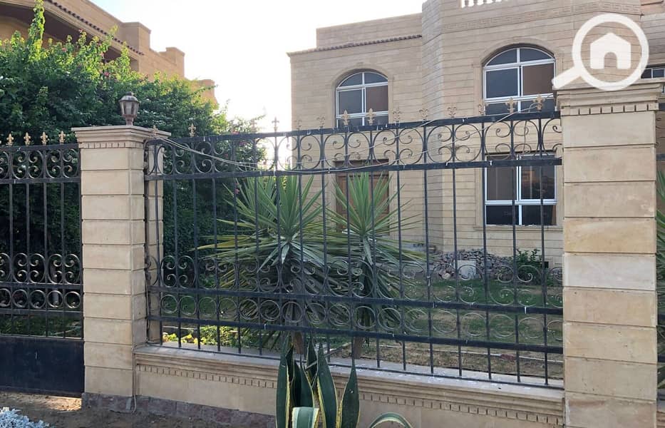 Prime Location Townhouse Villa Ready-to-Move Near Waterway 1 & Garden 8| La Rosa Compound | New Cairo - Ansicht 4