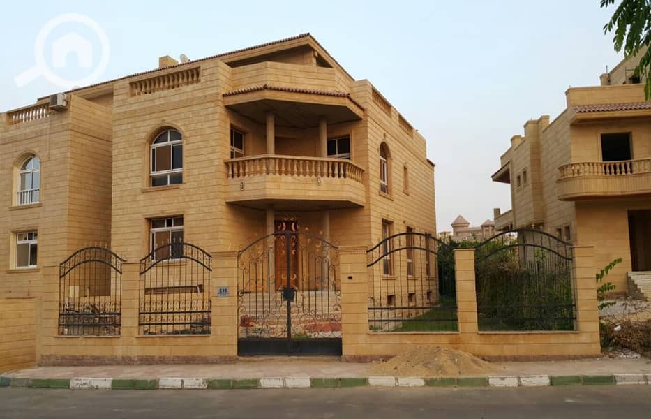 Prime Location Townhouse Villa Ready-to-Move Near Waterway 1 & Garden 8| La Rosa Compound | New Cairo - Mehr