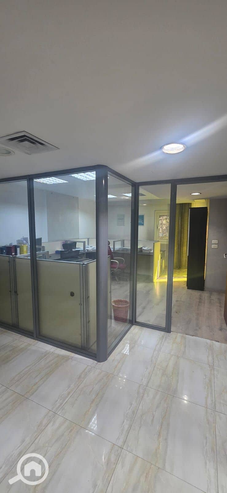 For sale: Administrative office in Heliopolis, on Nozha Street. 550 square meters, prime location in a modern building with a hotel-style entrance and parking. Excellent location close to all services, transportation, banks, and the metro. A golden opport - Ansicht 3