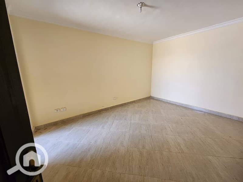 For sale, an apartment in Dar Misr Compound, Al-Andalus, phase two, in front of Hyde Park Zone 1. - Więcej