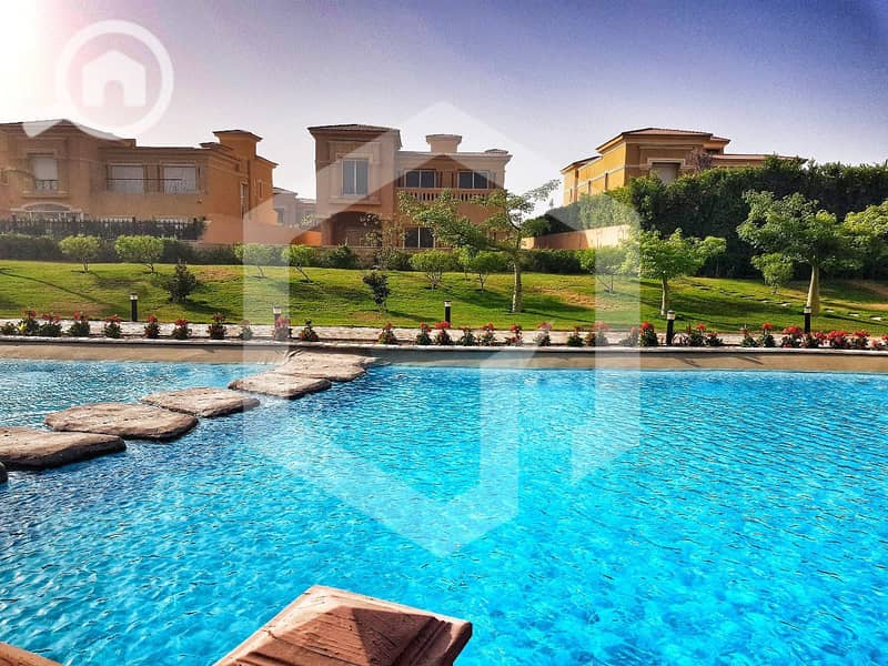 Townhouse with a Private Garden Ready To Move for sale with ACs in Royal Meadows, Arco, El Seikh Zayed . . . . . . . . . . . . . . . . . - Więcej