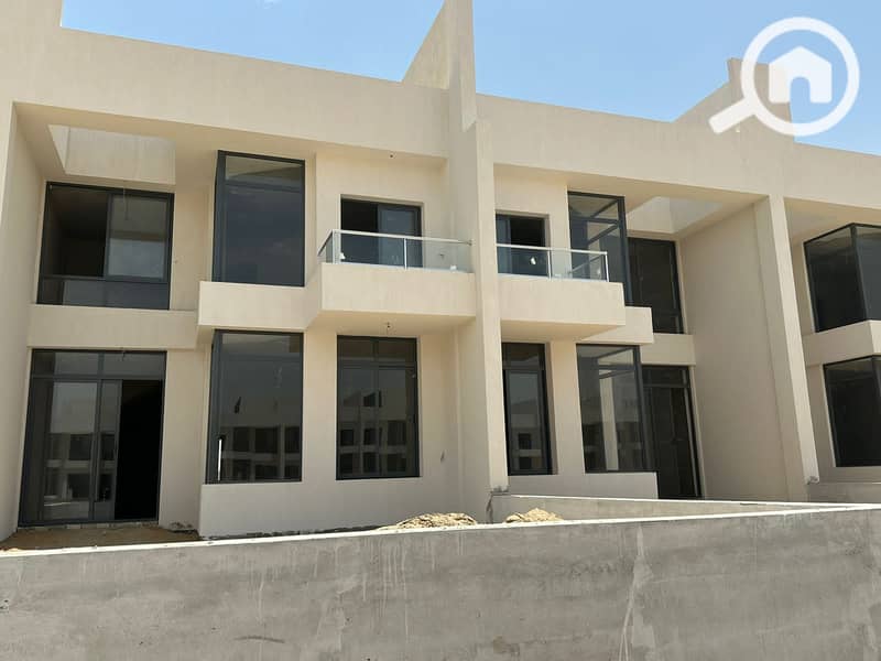 Townhouse for sale in Lake West Compound, Sheikh Zayed, in a prime location. - Ansicht 2