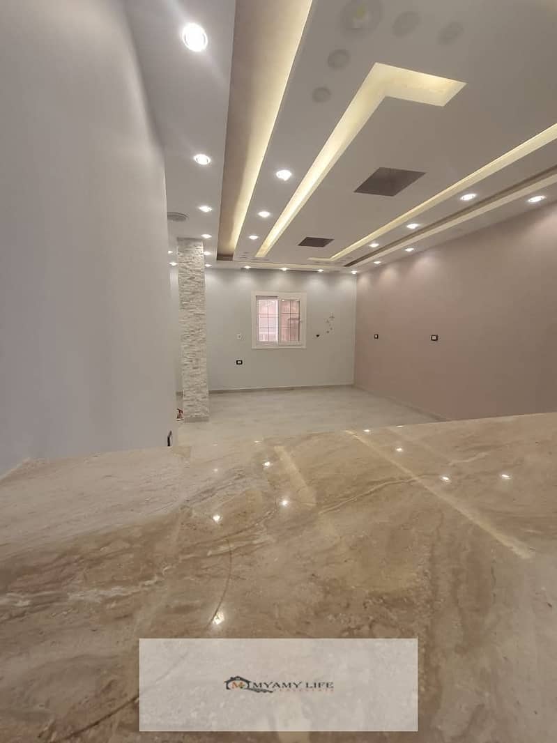 For rent in Hadyek El Ahram, an apartment of 115 square meters (it includes a fitted kitchen, a stove, an electricity meter, and a water meter) super lux in a prime location in Area K. - Widok 3