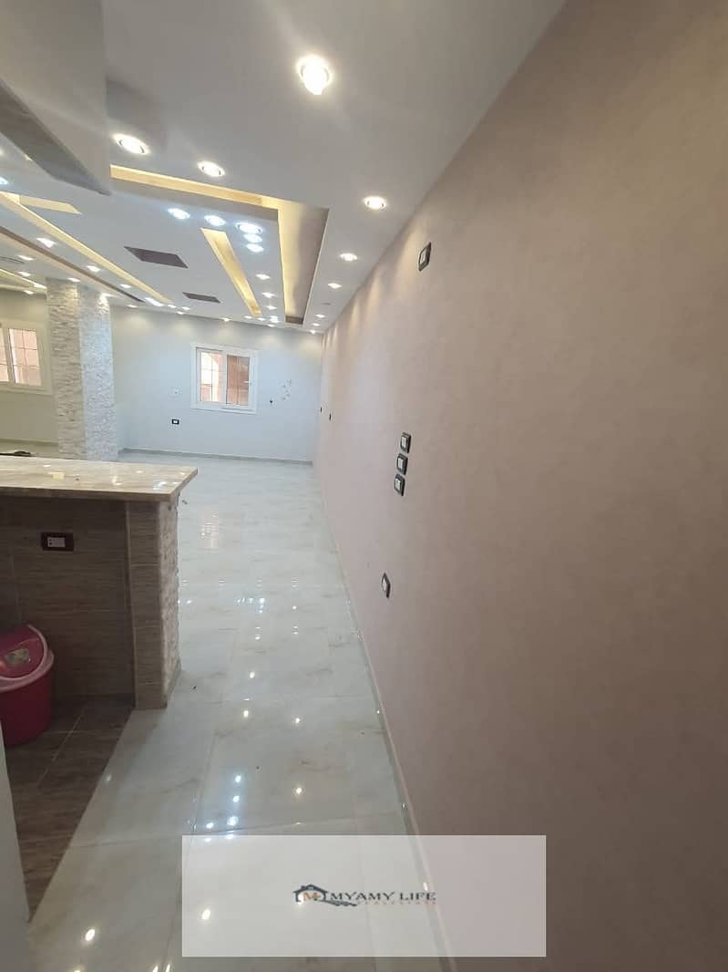 For rent in Hadyek El Ahram, an apartment of 115 square meters (it includes a fitted kitchen, a stove, an electricity meter, and a water meter) super lux in a prime location in Area K. - Widok 4