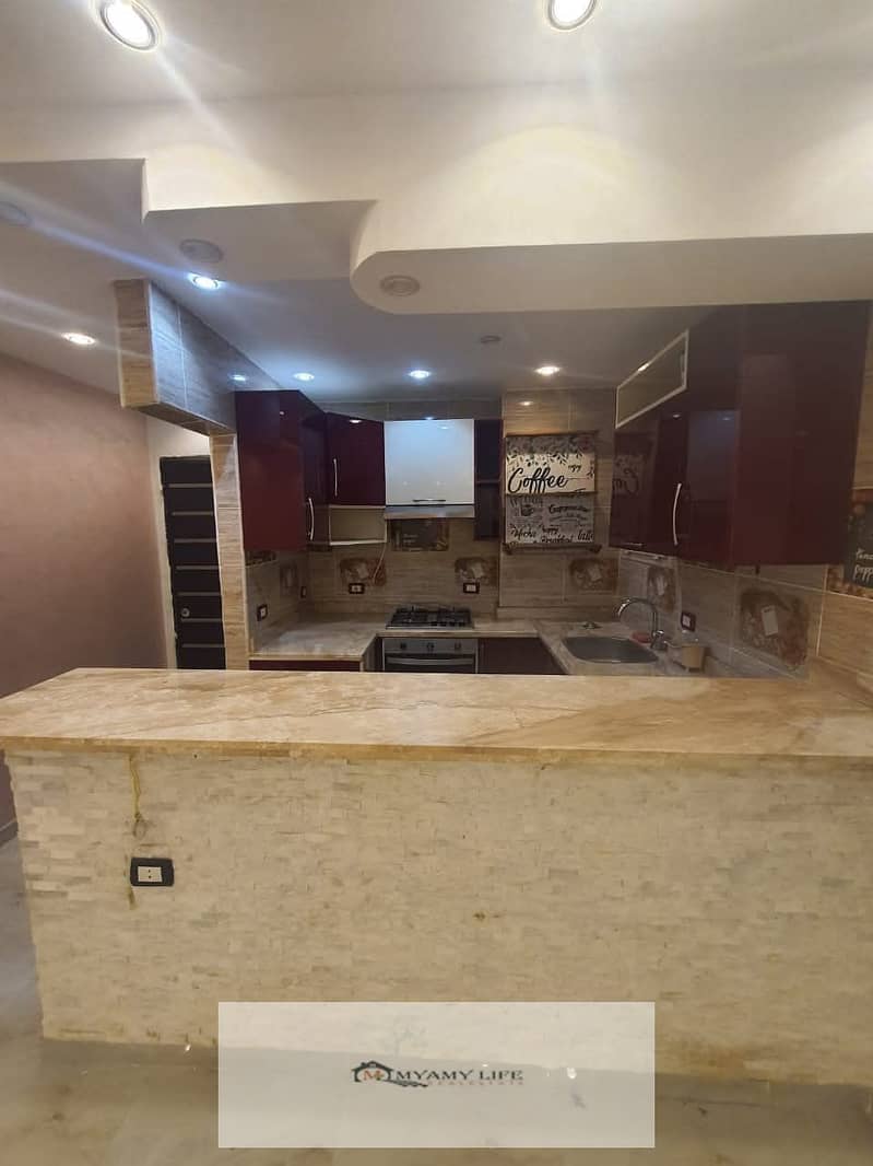 For rent in Hadyek El Ahram, an apartment of 115 square meters (it includes a fitted kitchen, a stove, an electricity meter, and a water meter) super lux in a prime location in Area K. - Widok 5