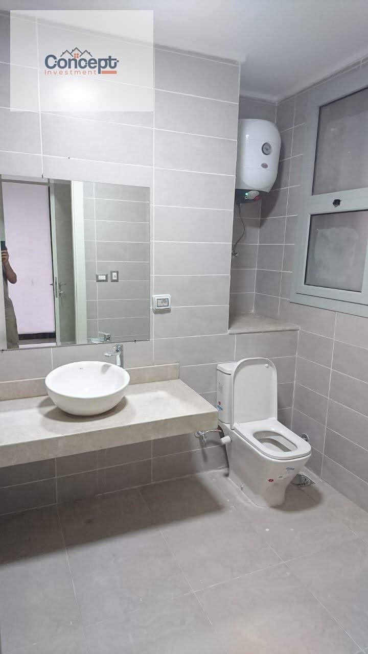 2 Bedrooms Apartment Prime Location Fully Finished Wit Acs In Village Gate Compound - New Cairo - Widok 4