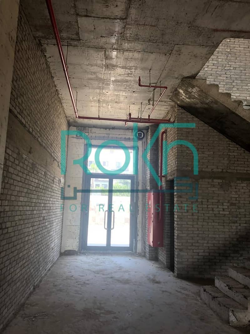 Office for Rent with Exceptional Space in a Prime Location at The Strip – SODIC, Sheikh Zayed - Widok 5