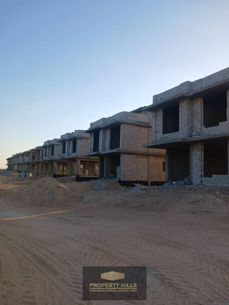 A townhouse deal in New Zayed next to Solana and VYE at a special price. - Więcej