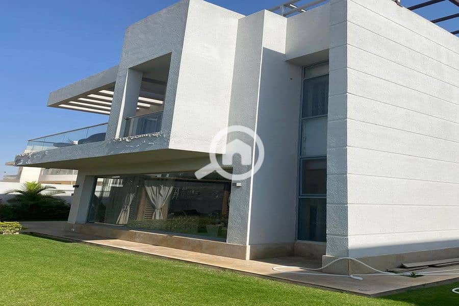 Stand Alone Villa ready to move delivery in Cleopatra Square in front of Arkan Plaza Sheikh Zayed near New Giza , The Crown and Swan Lake October - Ansicht 2