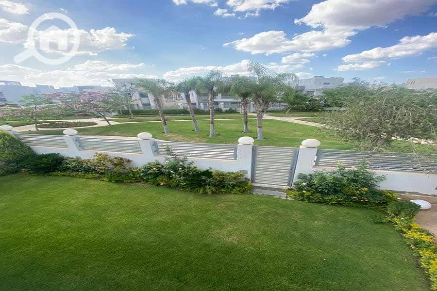 Stand Alone Villa ready to move delivery in Cleopatra Square in front of Arkan Plaza Sheikh Zayed near New Giza , The Crown and Swan Lake October - Ansicht 4