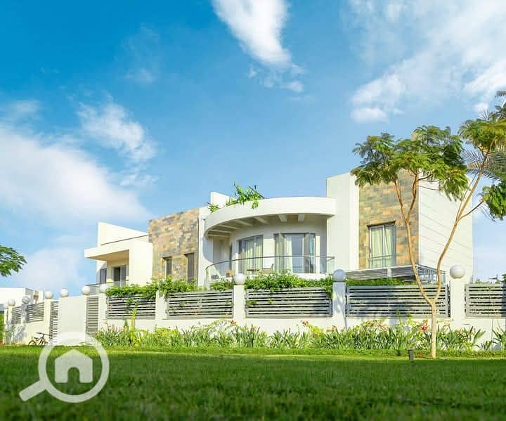 Stand Alone Villa ready to move delivery in Cleopatra Square in front of Arkan Plaza Sheikh Zayed near New Giza , The Crown and Swan Lake October - Ansicht 5