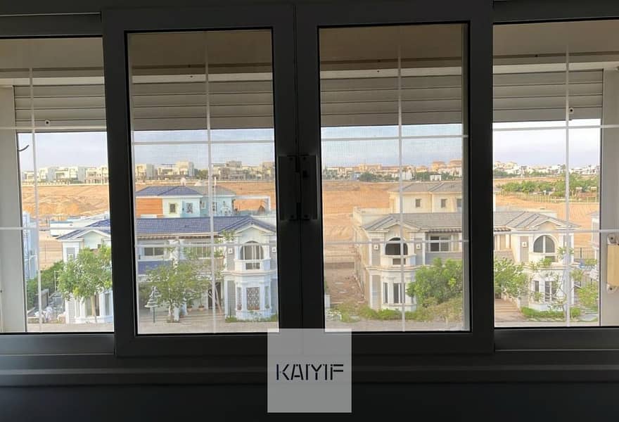 Apartment for sale in Mountain View Hyde Park featuring a prime location within the compound with a direct open landscape view 3 bedrooms - Więcej