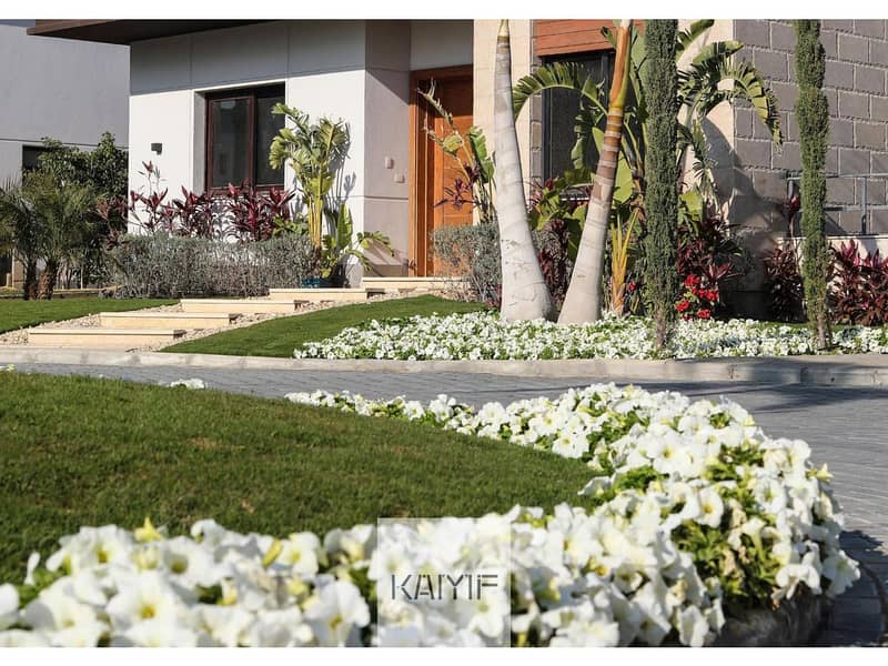 Corner Townhouse for sale in Azzar New Cairo with a prime location spacious layout, and modern design - Więcej