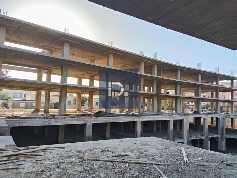 Own a commercial shop on the ground floor on Al-Mahwar Al-Markazi Street for only 509,600 EGP, with an installment of 63,700 EGP, in an investment opportunity that combines a prime location. - Mehr