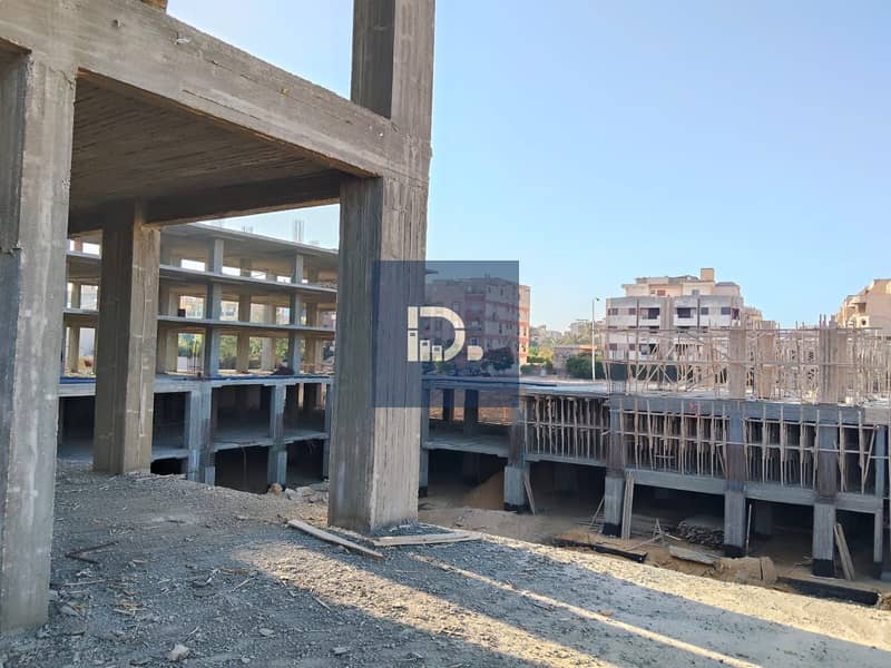 Cash snapshot! Ground floor shop for sale 20m + 17m outdoor in Downtown October with a 30% discount and delivery within a year! An irreplaceable investment opportunity. - Mehr