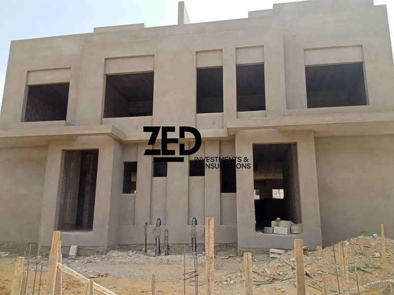 For quick sale, lower down payment for a twin house villa, area 216 meters, delivery in 2027, Lake West 3 compound, Sheikh Zayed, on Dahshur Connection - 4 rooms - lowest price in the market. - Widok 5