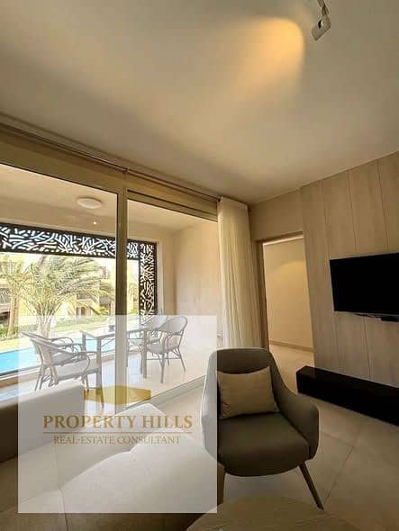 With a direct sea view, you'll own a chalet in El Gouna, ready to move in immediately, with a large rooftop terrace. - Więcej