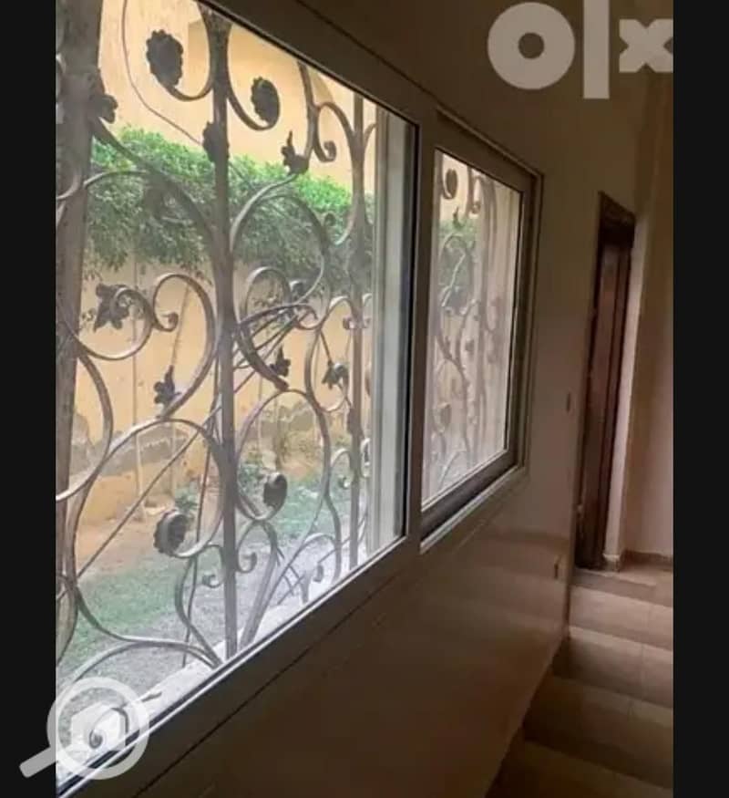 For rent: administrative space in the second district, first area, Fifth Settlement. Area: 150 square meters, 3 rooms, 2 bathrooms, American kitchen, reception, private garden, private entrance. For contact: 01099357245. - Widok 3