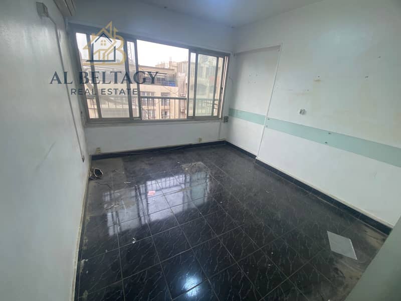 Medical administrative unit for rent with a distinctive front in a prime location on Masdq Street, Dokki. - Widok 3