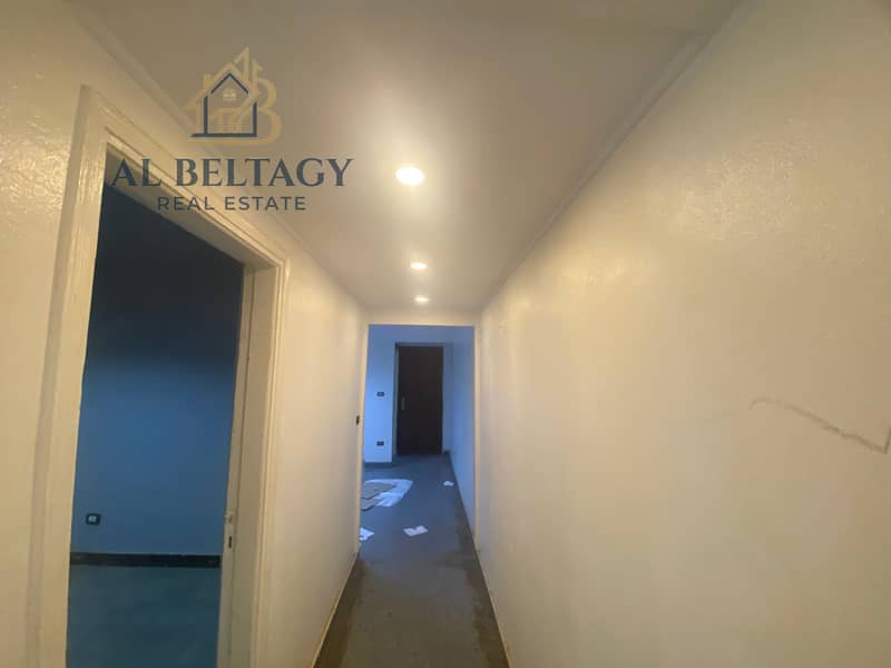Medical administrative unit for rent with a distinctive front in a prime location on Masdq Street, Dokki. - Więcej