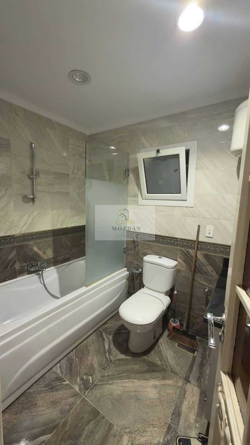 Ultra Super Lux apartment for sale with hotel finishing at the highest level, open view, in the Tenth District, in front of Carrefour Zahra Maadi. - Ansicht 3