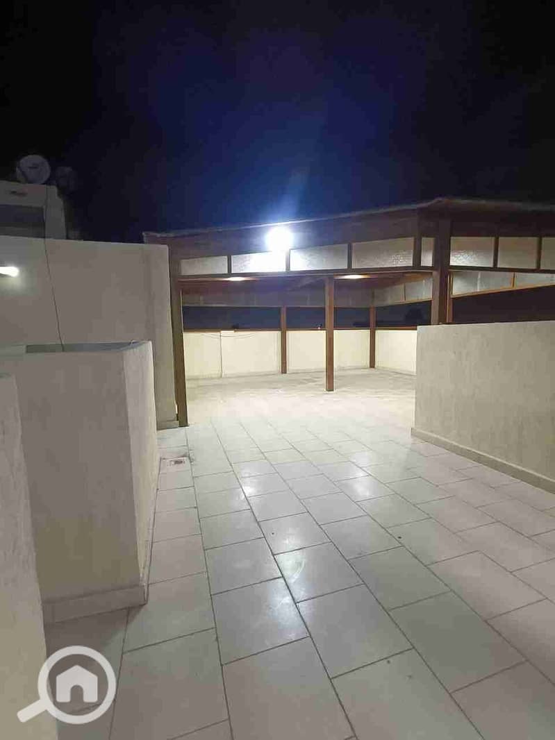 Duplex apartment for sale, 400 m, high-end finishing, with all facilities including water, electricity, natural gas, and an elevator. It has 3 bedrooms, a reception area of 4 pieces, 2 kitchens, and 2 bathrooms. Located on the 10th and 11th floors in Alexandria, Al-Ajami, Al-Bitash, Honeymoon Street, in a very distinguished location. - Ansicht 2