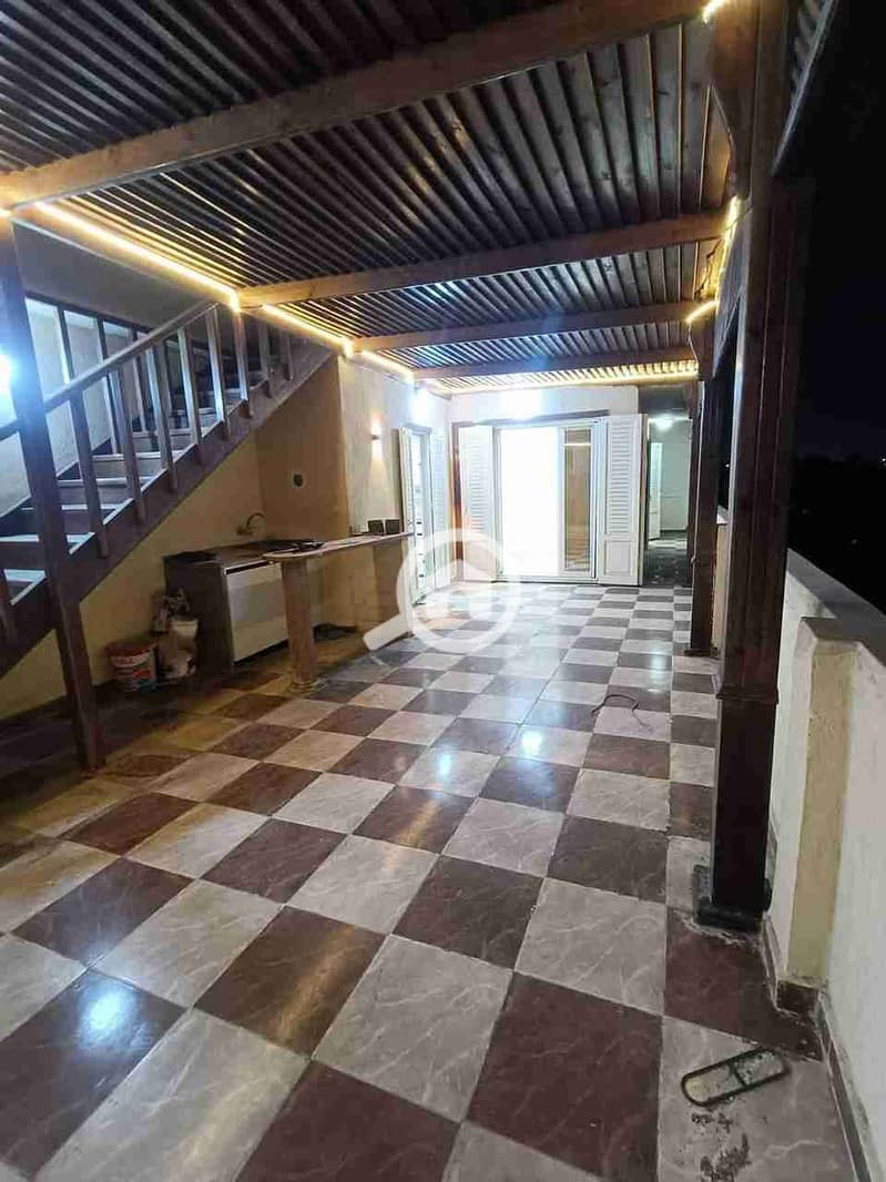 Duplex apartment for sale, 400 m, high-end finishing, with all facilities including water, electricity, natural gas, and an elevator. It has 3 bedrooms, a reception area of 4 pieces, 2 kitchens, and 2 bathrooms. Located on the 10th and 11th floors in Alexandria, Al-Ajami, Al-Bitash, Honeymoon Street, in a very distinguished location. - Ansicht 4