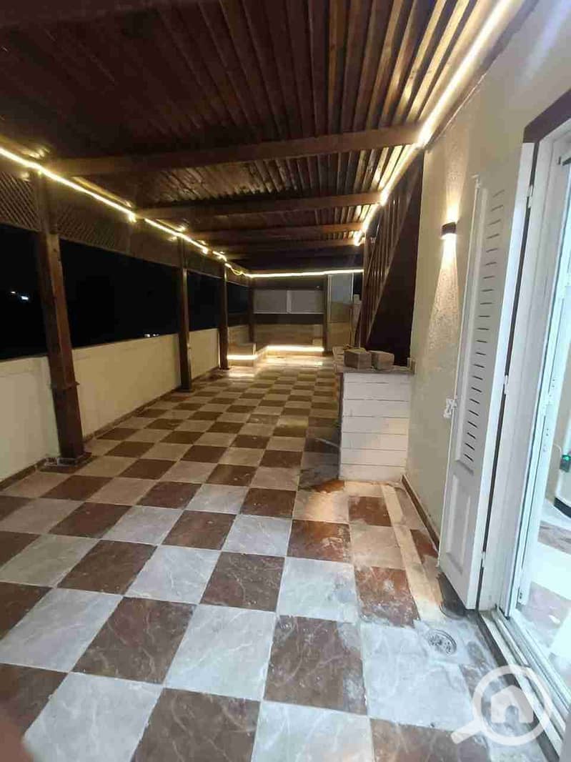 Duplex for sale, 400 m, high luxury finishing, includes all facilities: water, electricity, natural gas, and elevator. 3 bedrooms, reception with 4 pieces, 2 kitchens, 2 bathrooms. Located on the 10th and 11th floors in Alexandria, Al-Hamra, Al-Baytash, Honey Moon Street, in a very distinguished location. - Widok 3