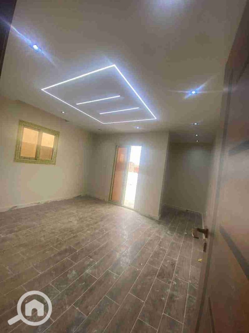 Rof 180 m for sale, high-end finishing, all amenities available: water, electricity, natural gas, and elevator. It has 3 bedrooms, a reception area with 3 pieces, a kitchen, and 2 bathrooms. On the eighth floor, located in Alexandria, Al-Ajami, Al-Betash, Bianchi, next to Fathallah Market, in a very distinguished location. - Widok 5